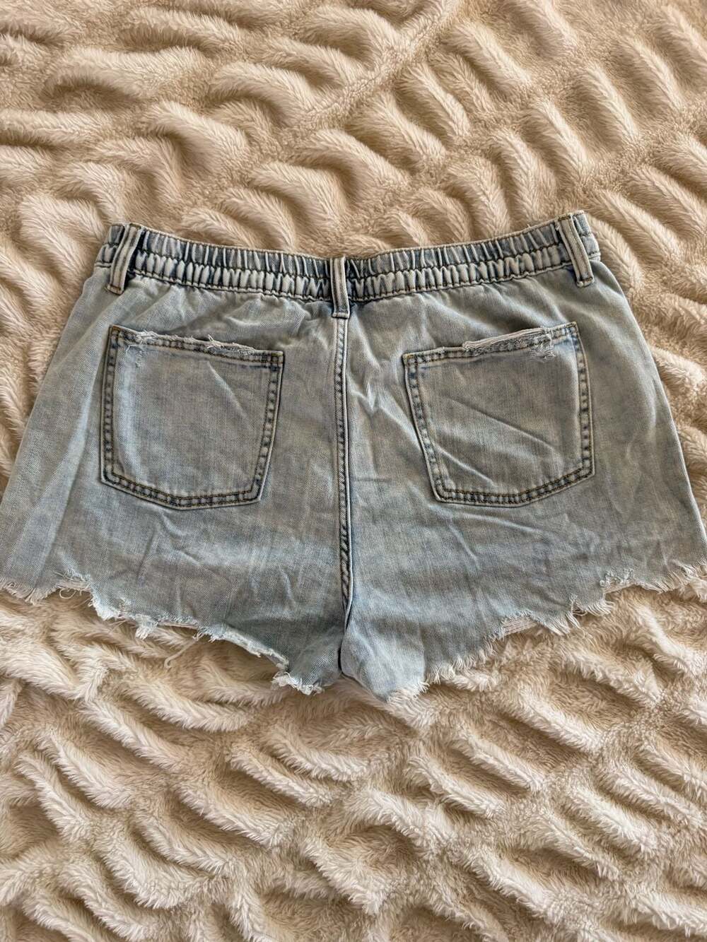 Aerie light wash high rise festival frayed raw hem denim shorts - Picture 4 of 4